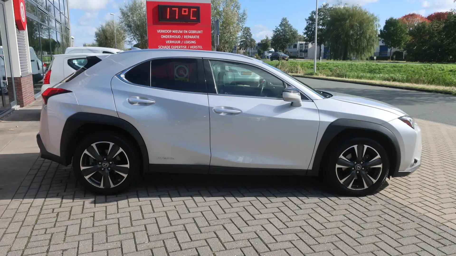Lexus UX 250h Business Line Grijs - 2