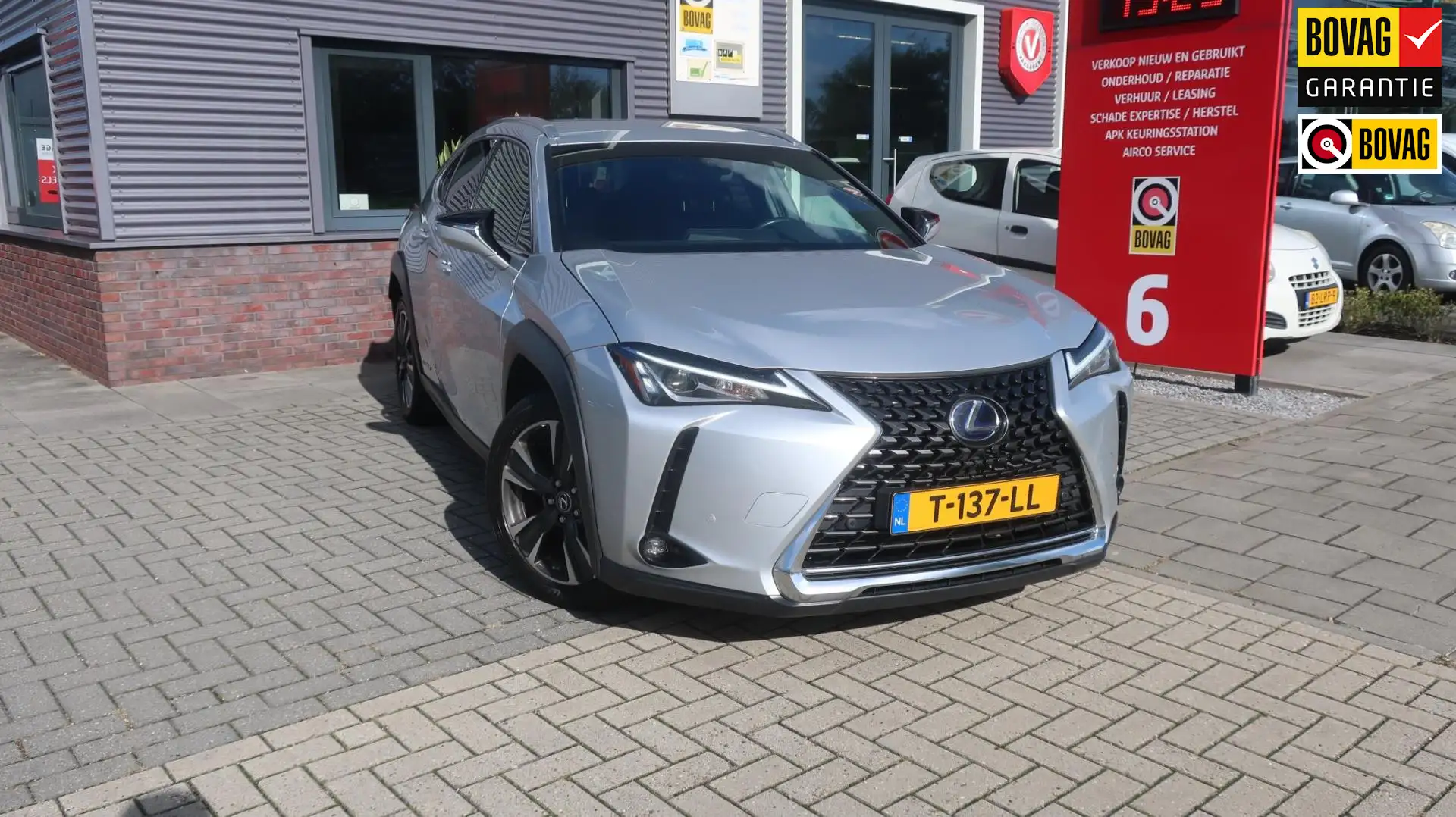 Lexus UX 250h Business Line Grijs - 1