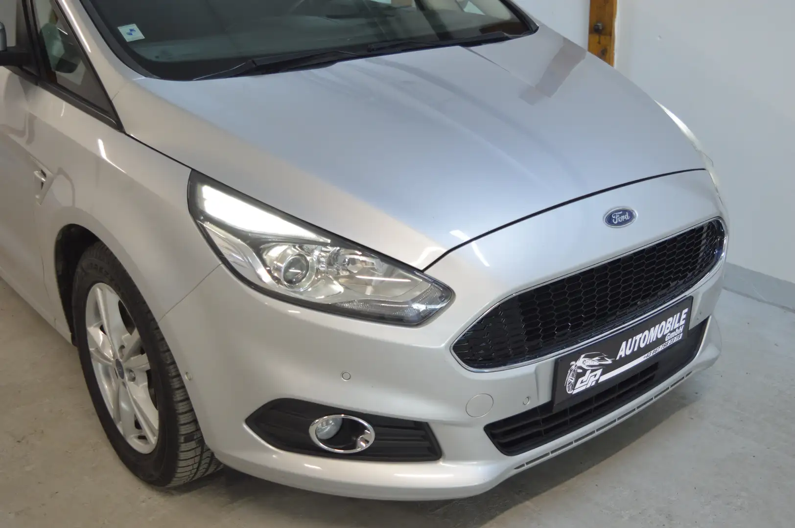 Ford S-Max 2,0 TDCI **Titanium**neues Pickerl**Navi** - 2