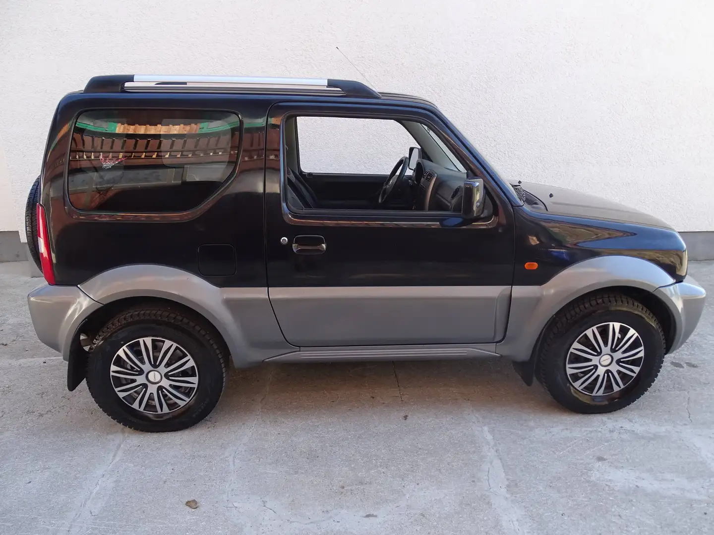 Suzuki Jimny Jimny 1,3 VXU L1V02F Euro 5 VXU V02F Schwarz - 2