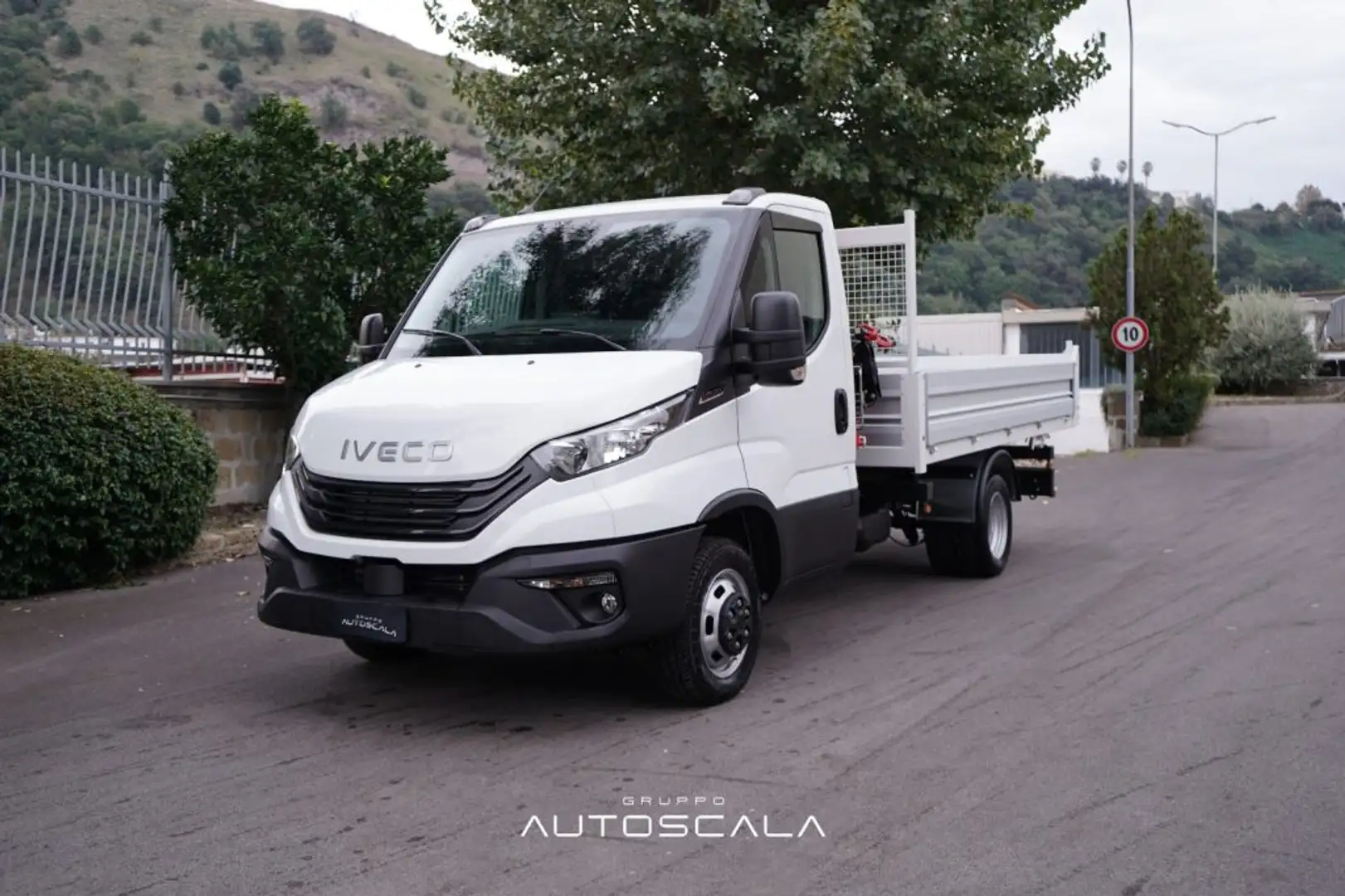 Iveco Daily 35 C18 C.Autom. Cassone Ribaltabile + GRU FASSI Bianco - 1