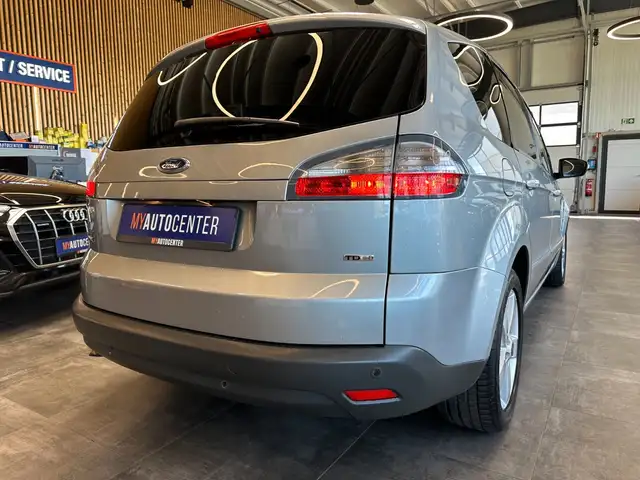 Ford S-Max view 2