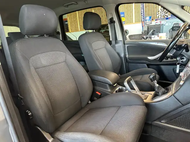 Ford S-Max view 9