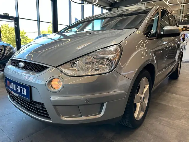 Ford S-Max view 4