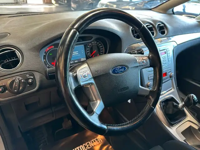 Ford S-Max view 13