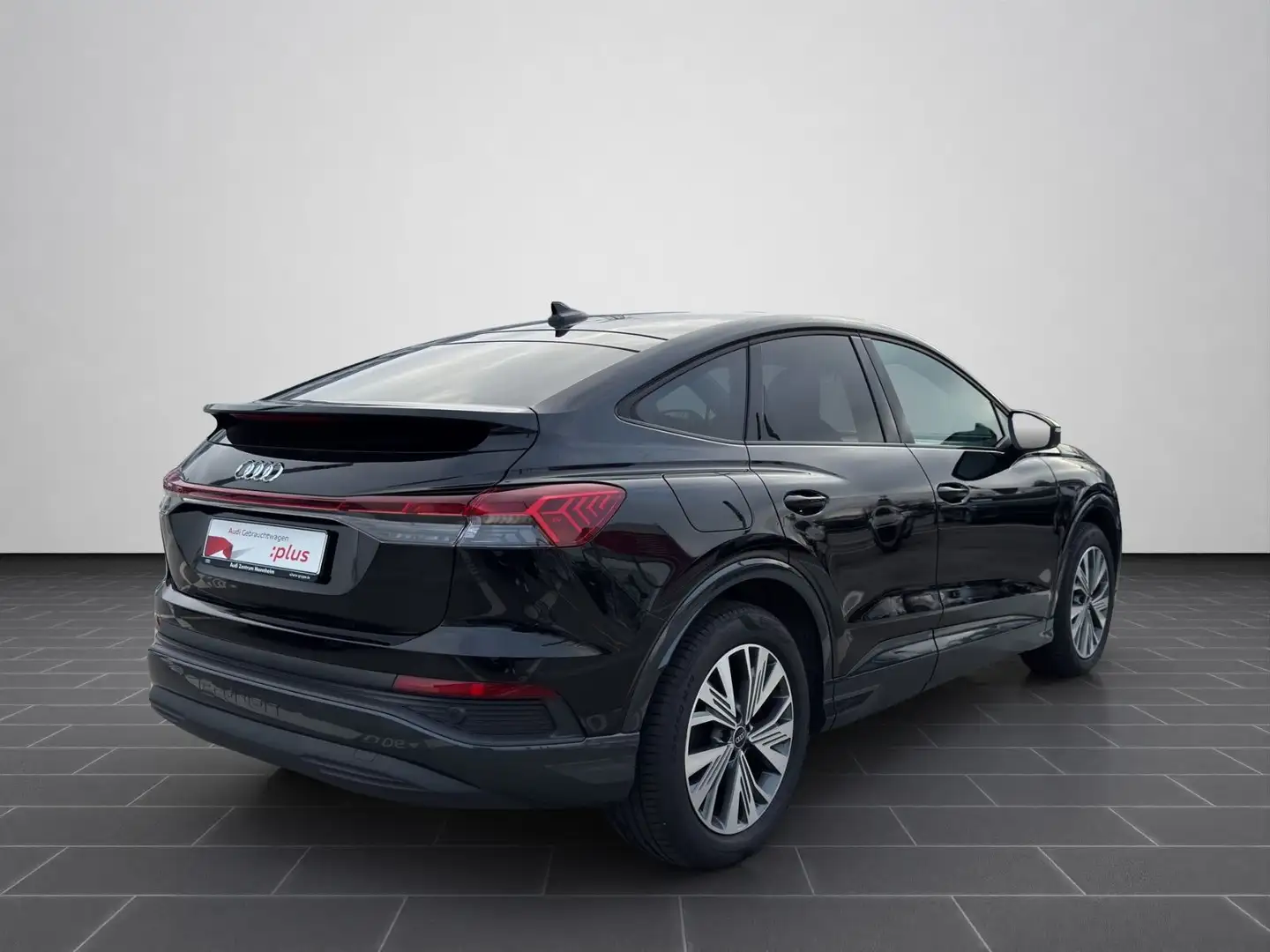 Audi Q4 e-tron 45 e-tron 210 kW Schwarz - 2