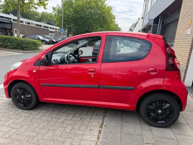 Peugeot 107 view 13