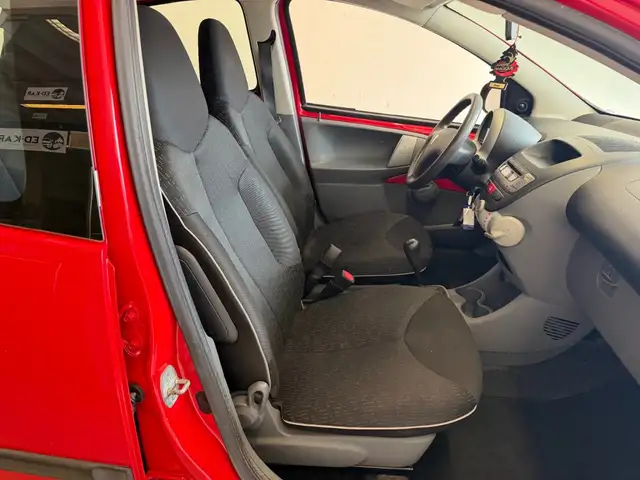 Peugeot 107 view 9