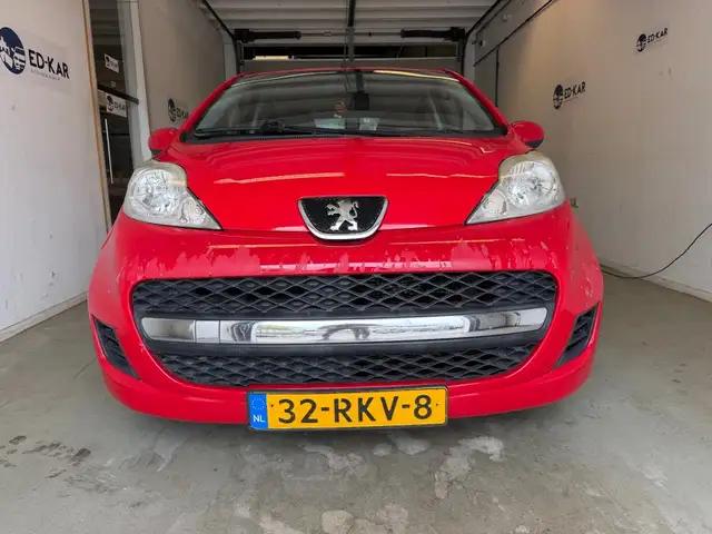 Peugeot 107 view 4