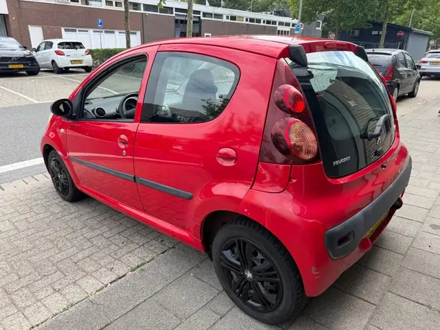 Peugeot 107 view 8
