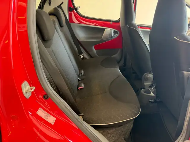 Peugeot 107 view 11