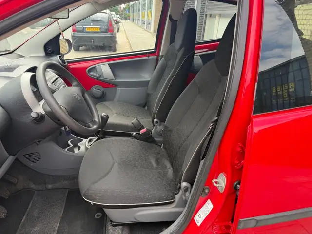 Peugeot 107 view 10