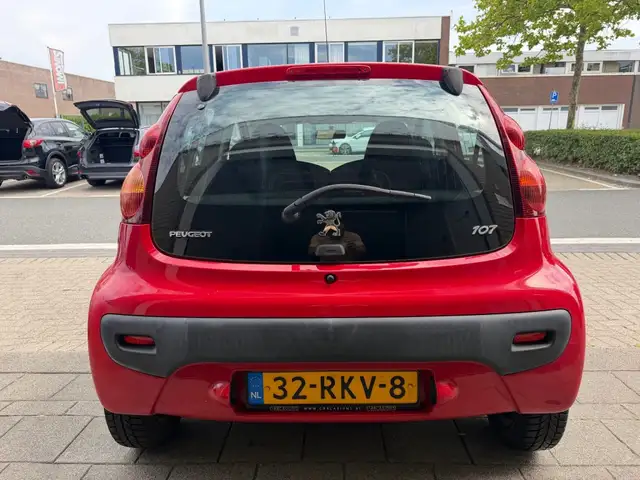 Peugeot 107 view 7