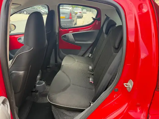 Peugeot 107 view 12