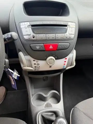 Peugeot 107 view 3