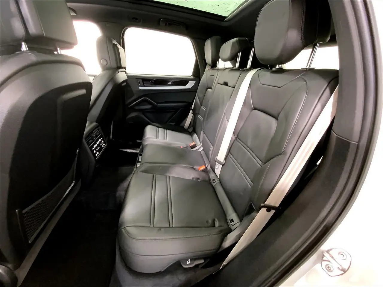 Porsche Cayenne снимка Porsche Cayenne