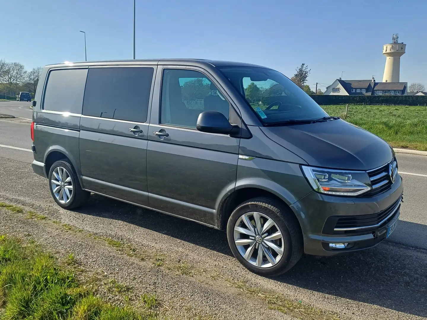 Volkswagen T6.1 Transporter T6 edition 2.0tdi 204cv  bva Gris - 1