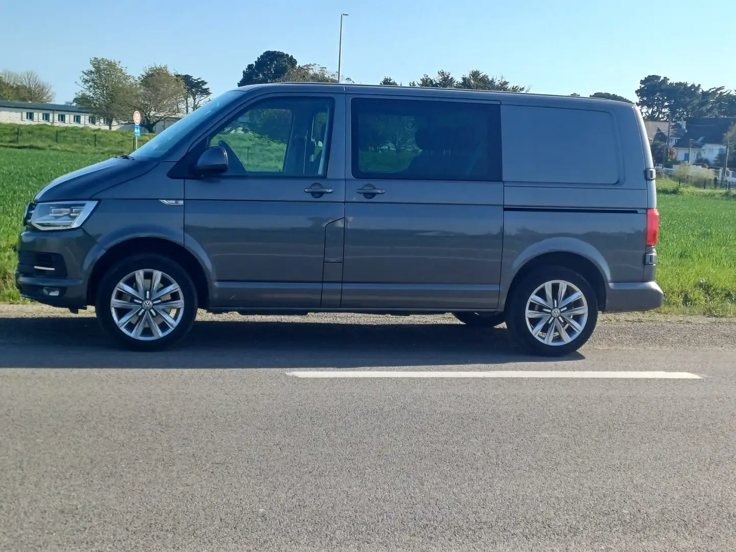 Volkswagen T6.1 Transporter T6 edition 2.0tdi 204cv  bva Gris - 2