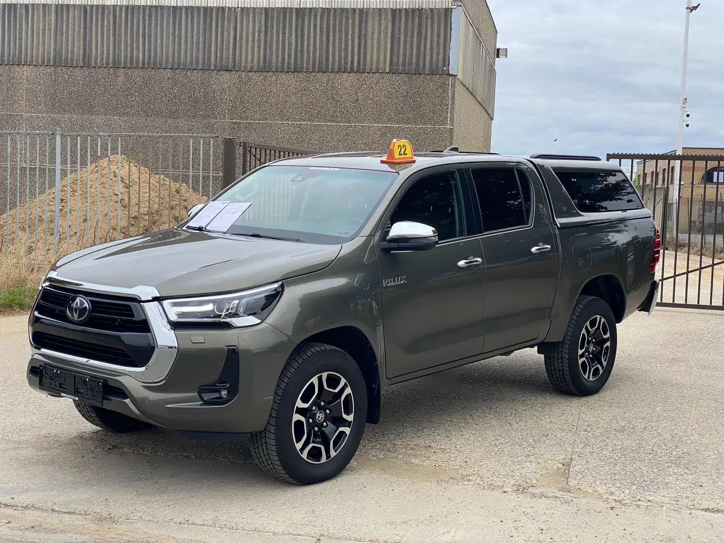 Toyota Hilux 2.8 D-4D 4WD Comfort 20.OOOKM Grijs - 2