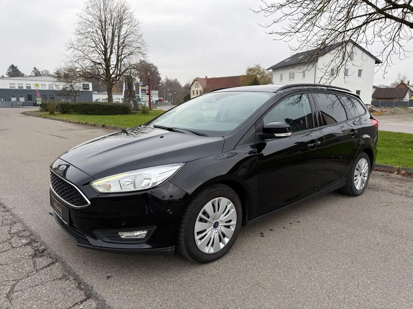 Ford Focus 1.5 TDCi Turnier Business NAVI PDC SHZ LHZ Schwarz - 2