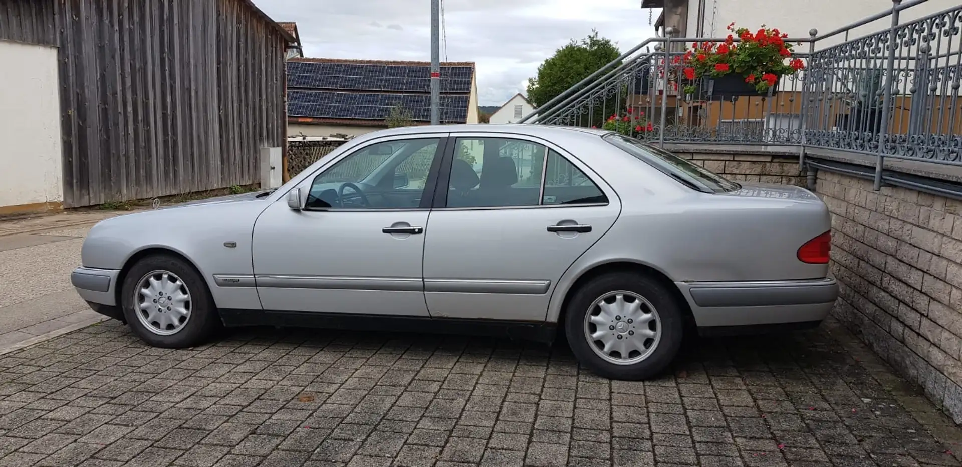 Mercedes-Benz 200 E 200 Elegance Automatik Silber - 2