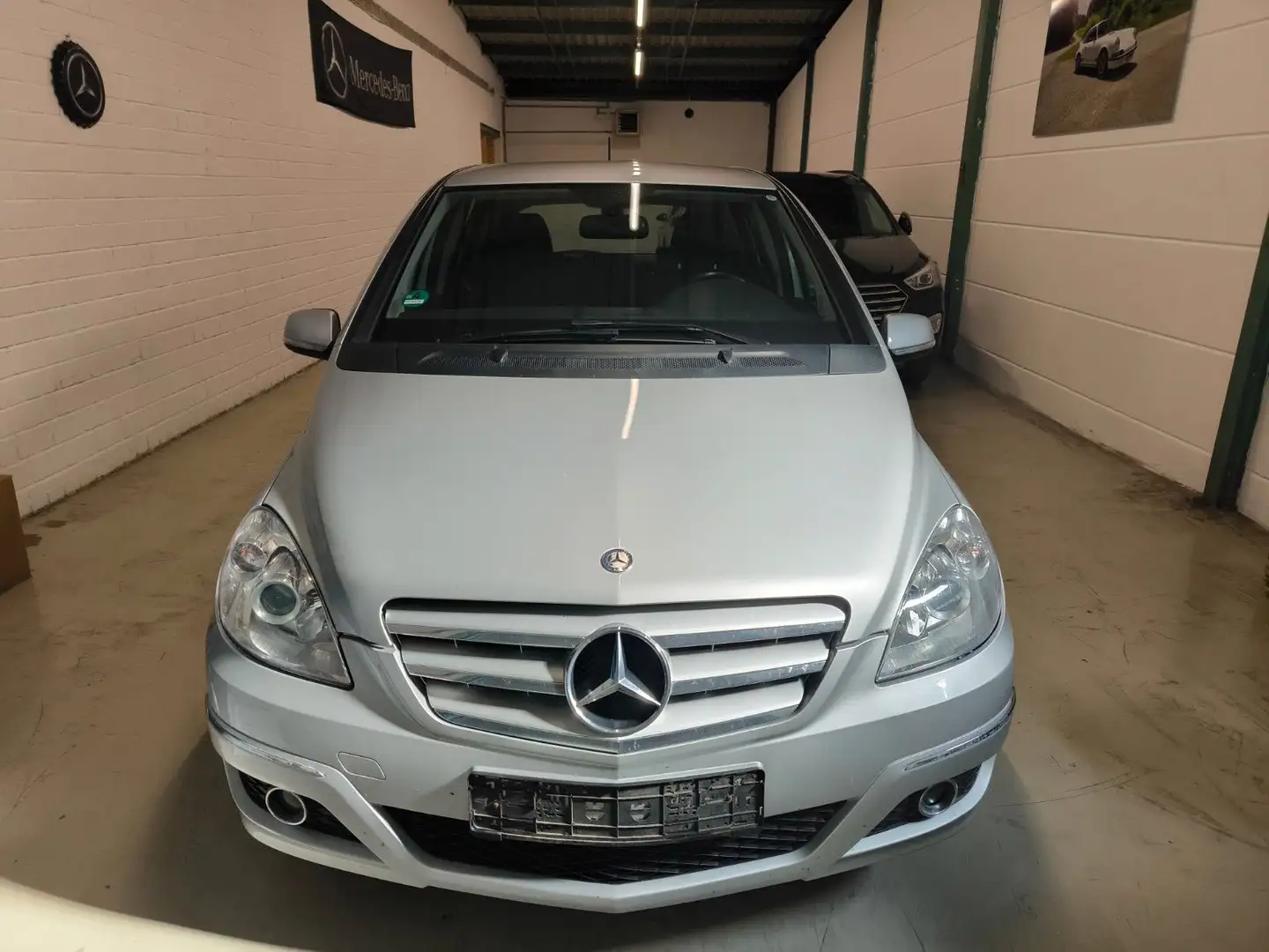 Mercedes-Benz B 180 TÜV NEU+ A.KUPPLUNH+KLIMA+SCH.HEFT Argent - 1