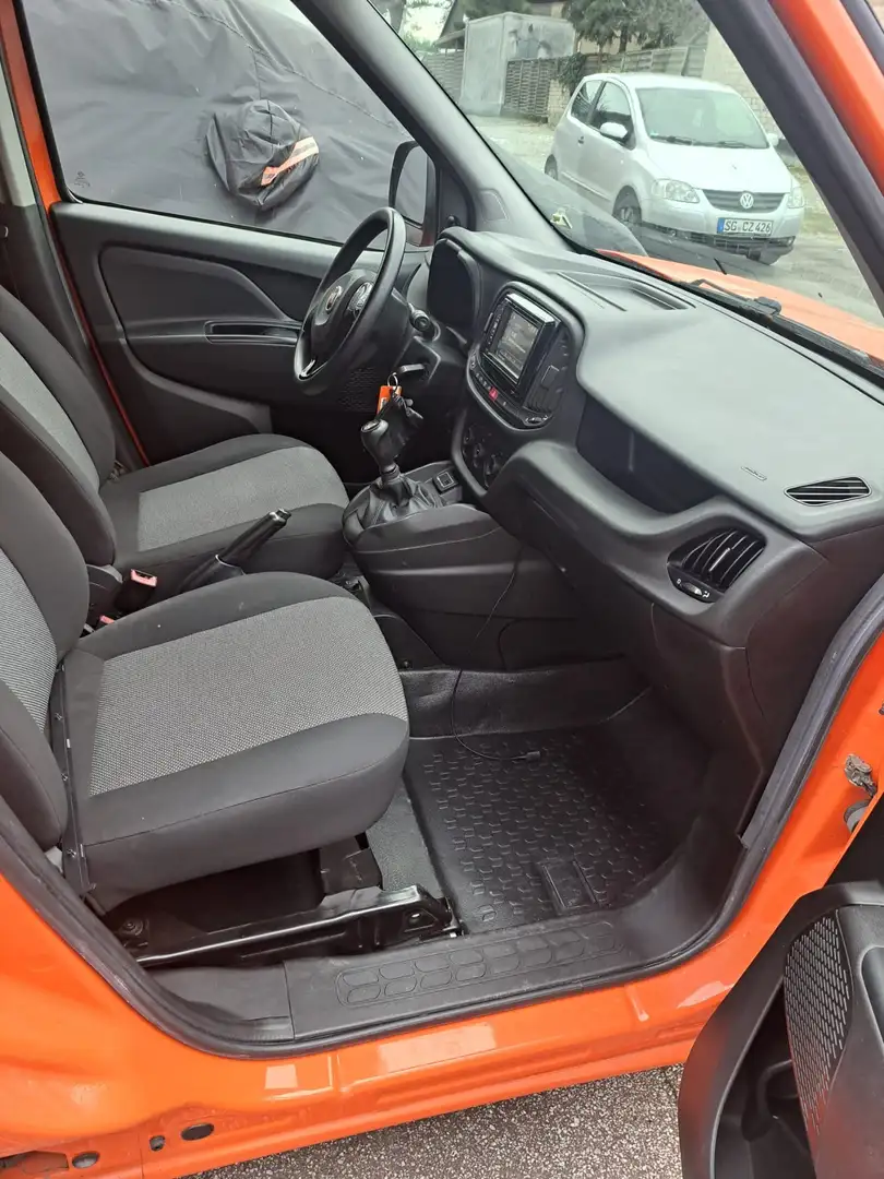 Fiat Doblo Orange - 2