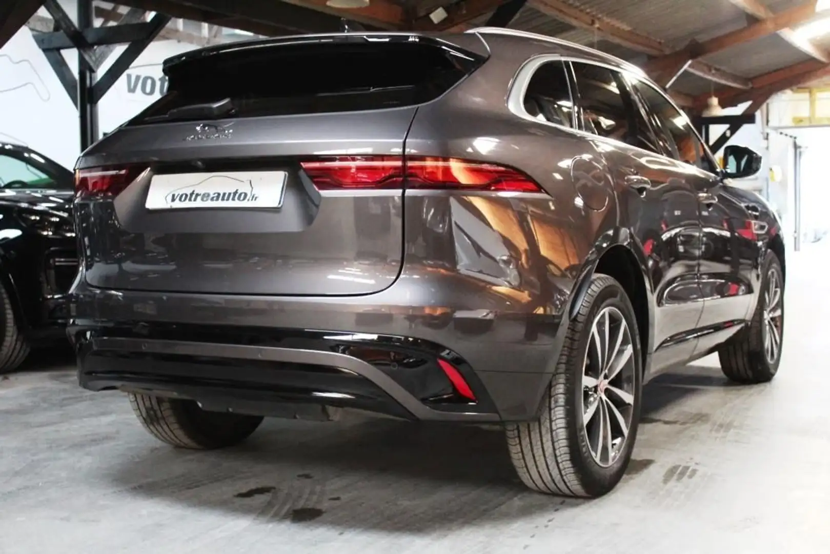 Jaguar F-Pace (2) 2.0 P400E PHEV AWD BVA8 R-DYNAMIC SE - 2