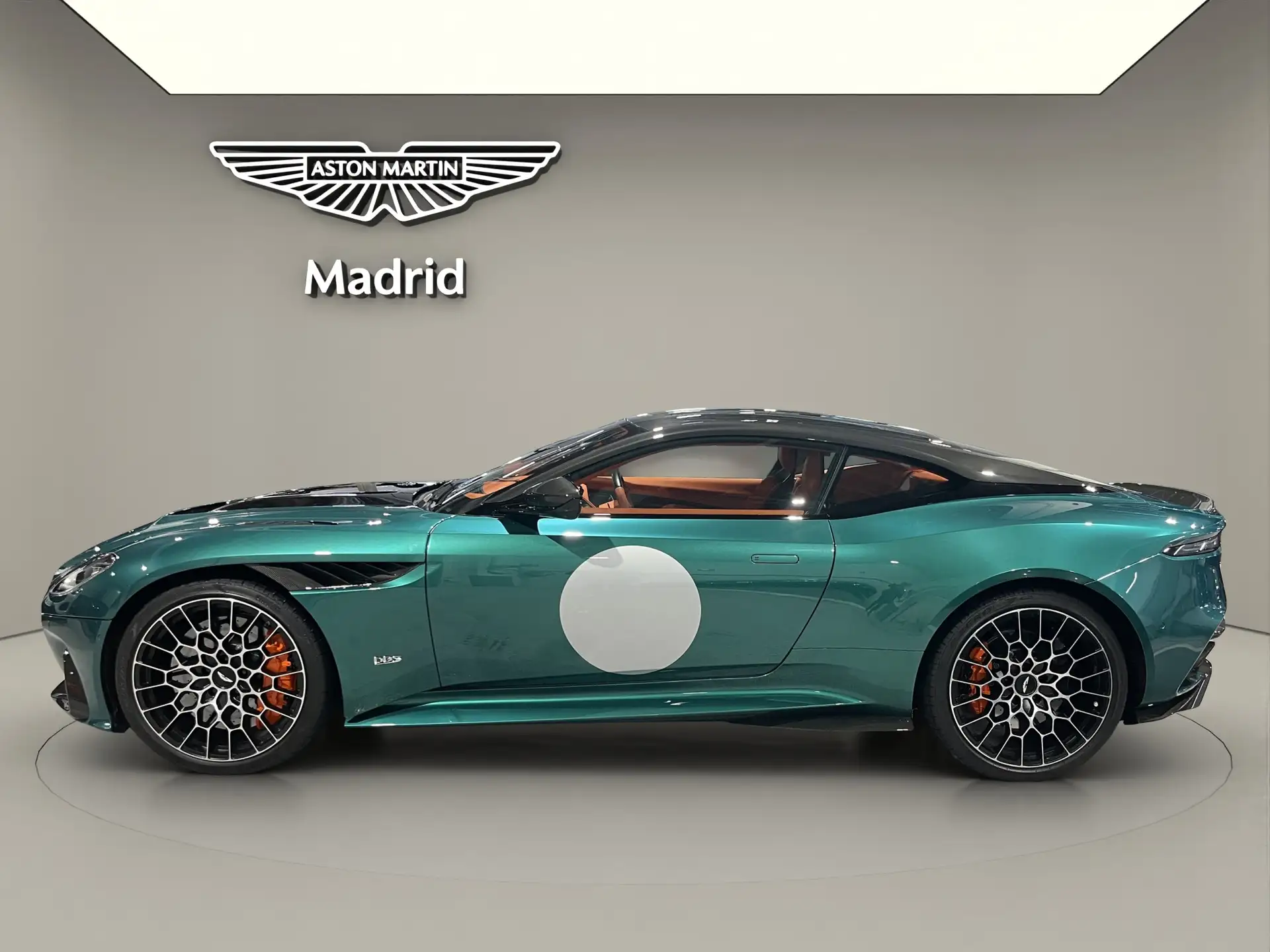 애스턴마틴 DBS Coupe 2024 청록 사진 7