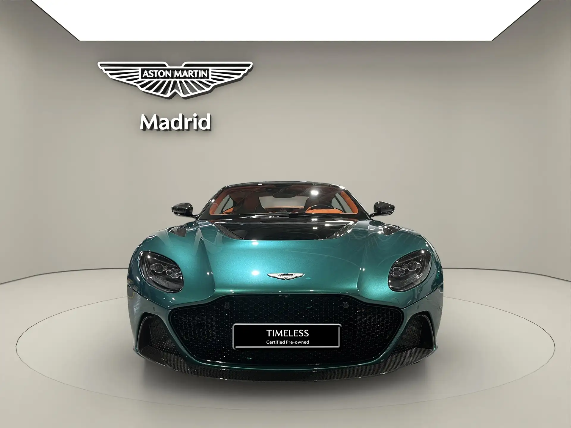 애스턴마틴 DBS Coupe 2024 청록 사진 2