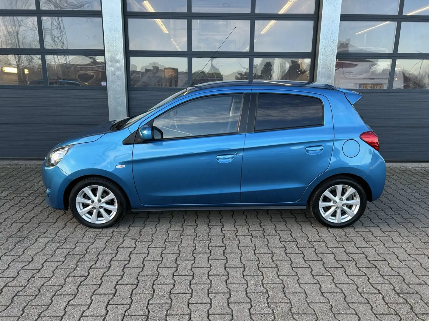 Mitsubishi Space Star 1.2 MIVEC 80pk Intense+ Blauw - 2