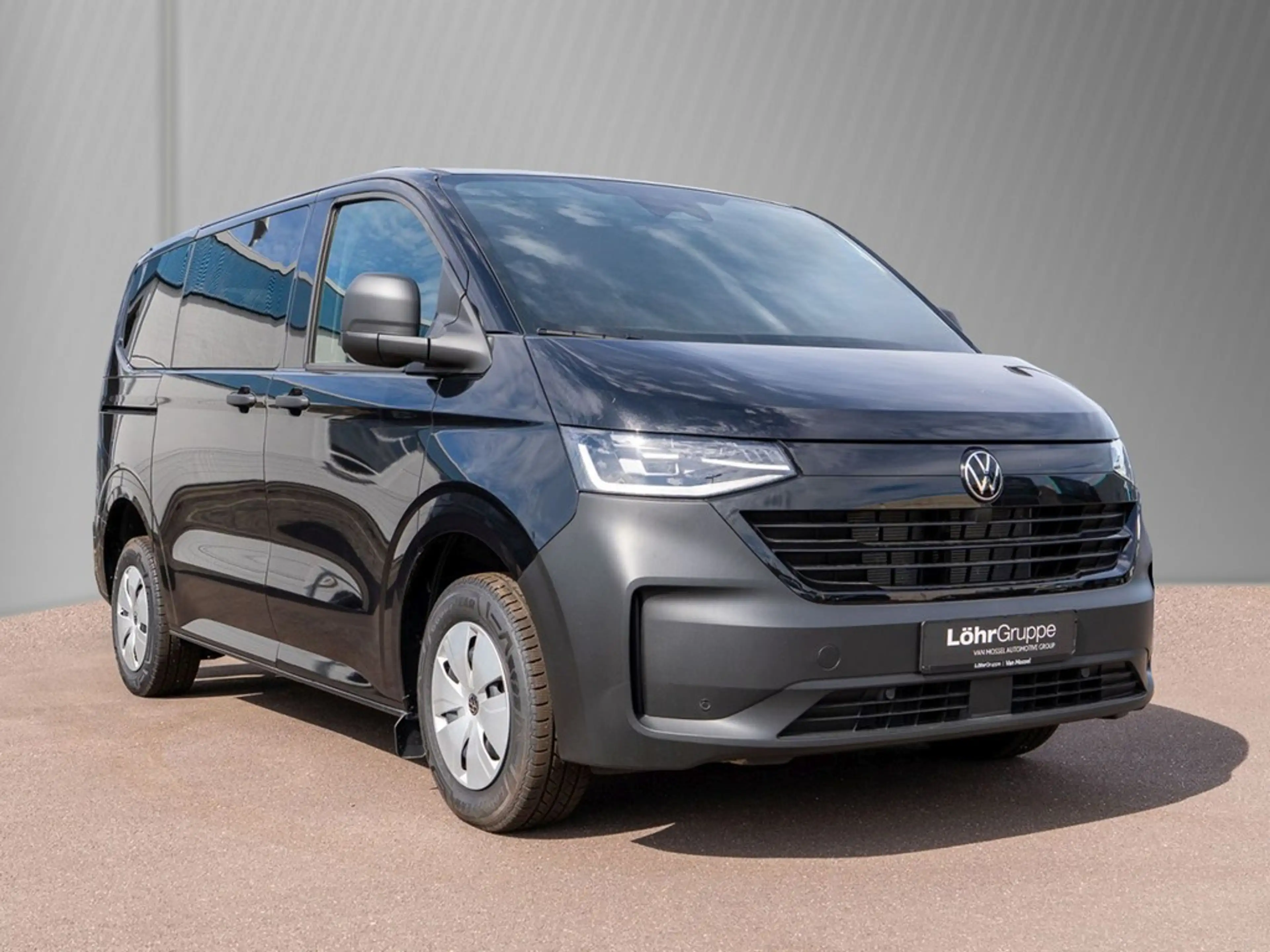 Volkswagen T7 Caravelle 2.0 TDI DSG IQ Light, Rear-View — photo 3