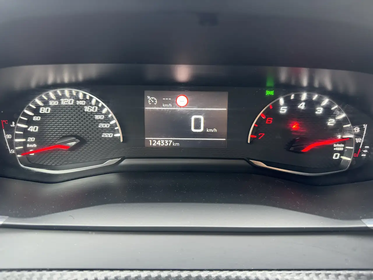 Peugeot 208 BlueHDi 100 S\u0026S BVM6 Active