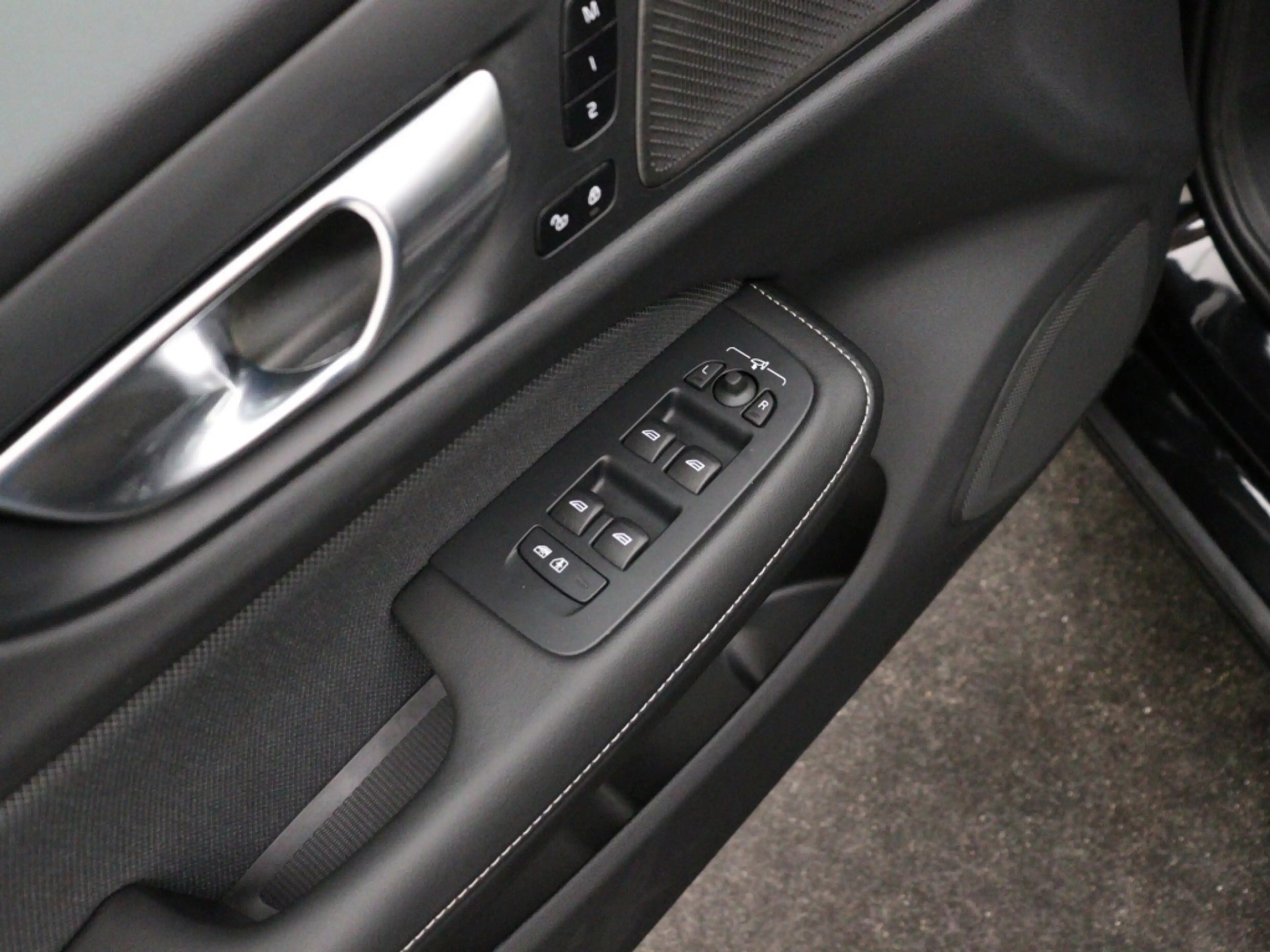 Volvo V60 T8 PLUG-IN HYBRID PLUS DARK SCHUIFDAK 360GR CAM HA — photo 11