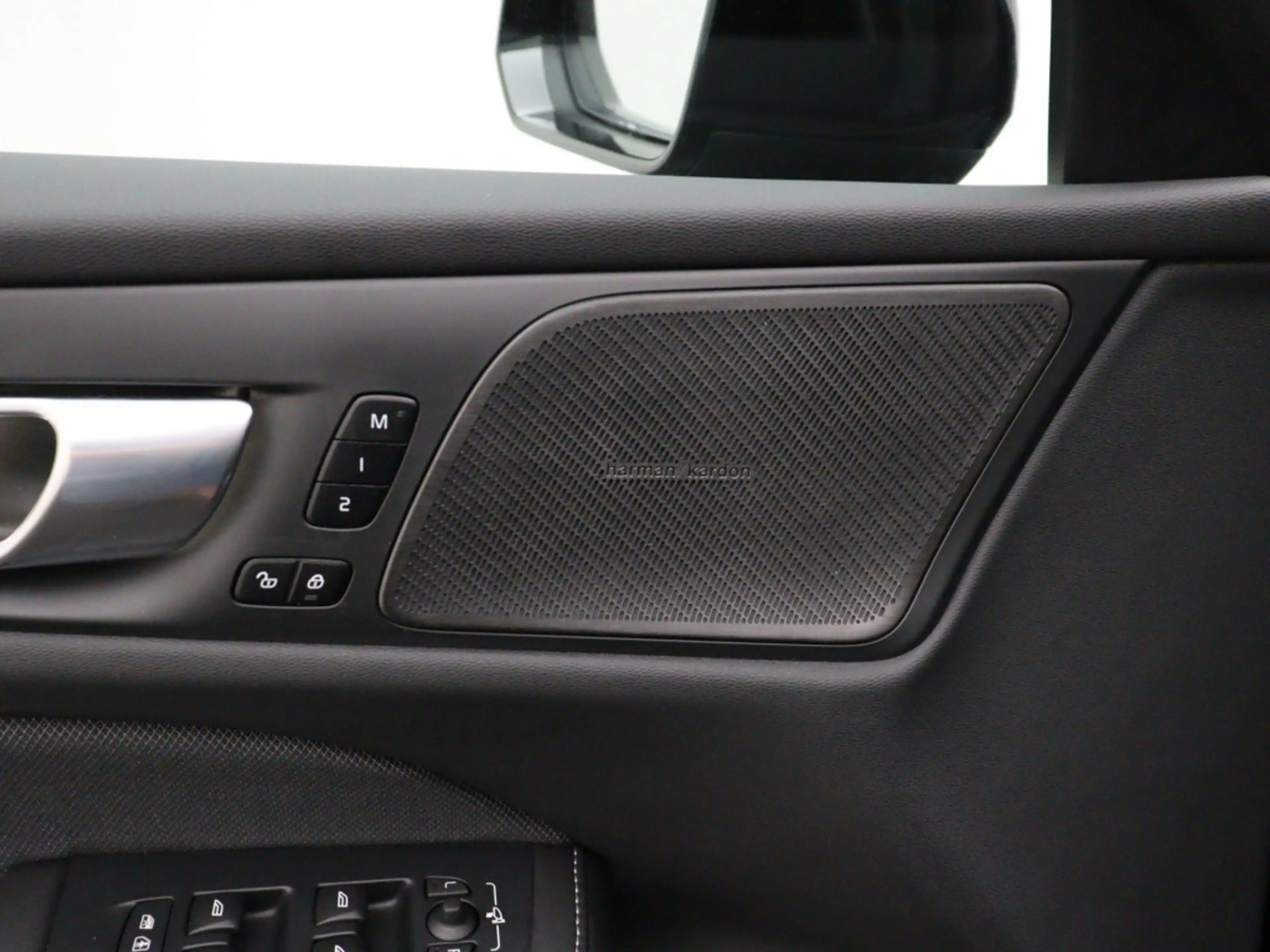 Volvo V60 T8 PLUG-IN HYBRID PLUS DARK SCHUIFDAK 360GR CAM HA — photo 12