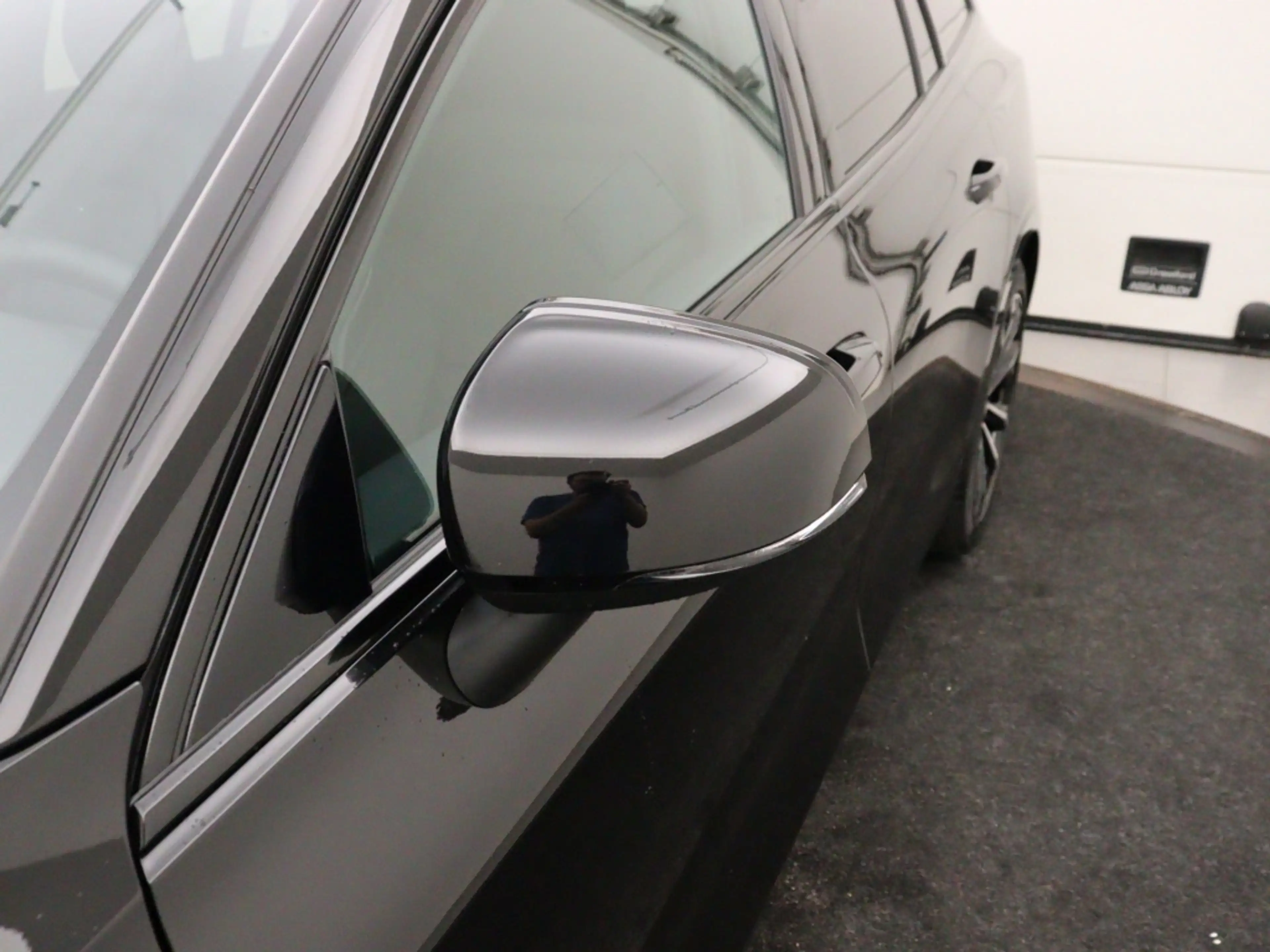 Volvo V60 T8 PLUG-IN HYBRID PLUS DARK SCHUIFDAK 360GR CAM HA — photo 9
