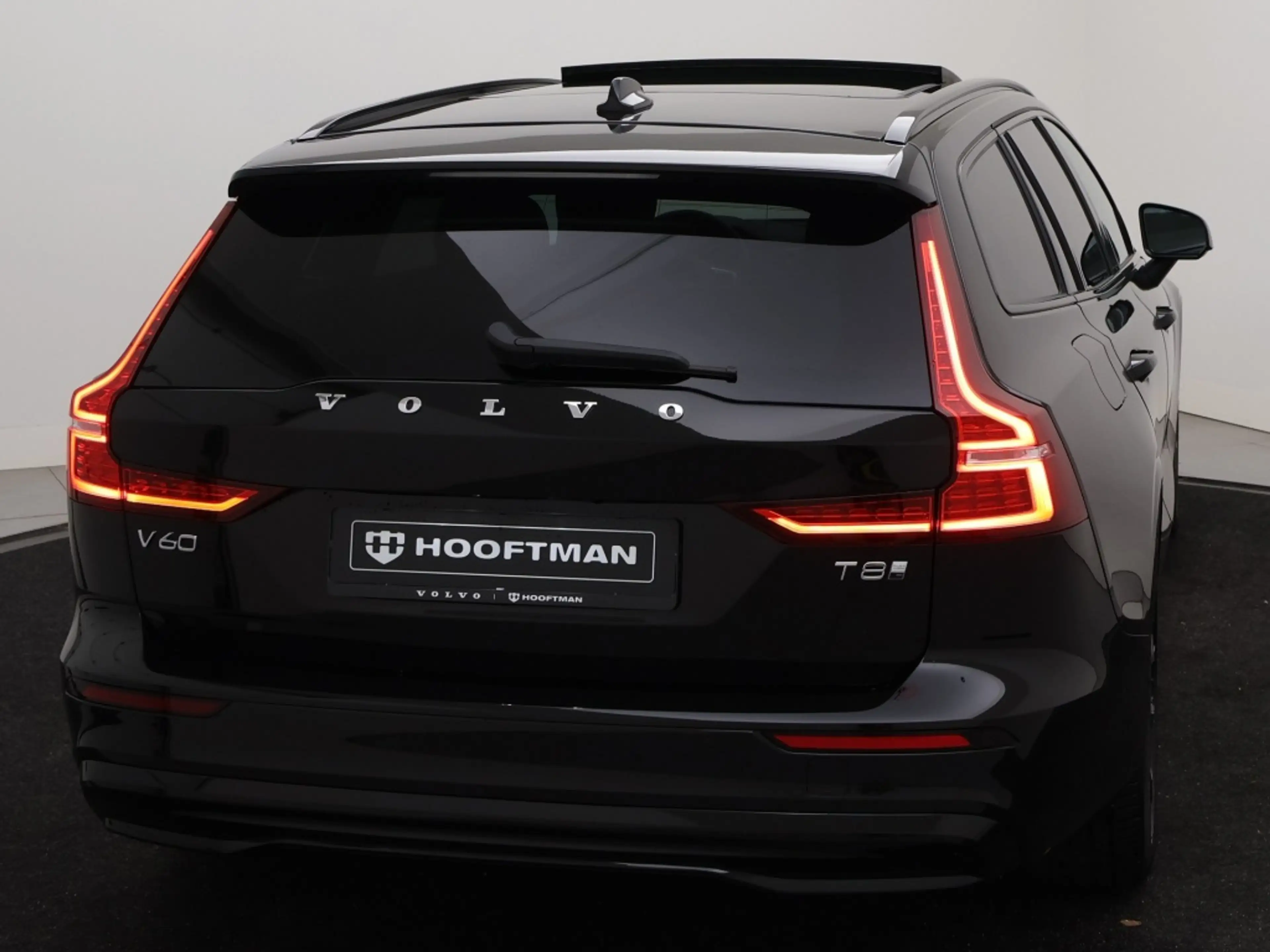 Volvo V60 T8 PLUG-IN HYBRID PLUS DARK SCHUIFDAK 360GR CAM HA — photo 5