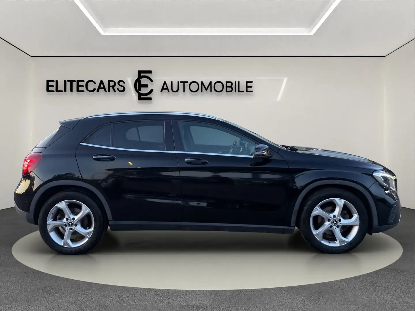 Mercedes-Benz GLA 180 D CDI LUXURY LINE / TEMPOMAT / RÜCKKAMMERA / SHZ Schwarz - 2