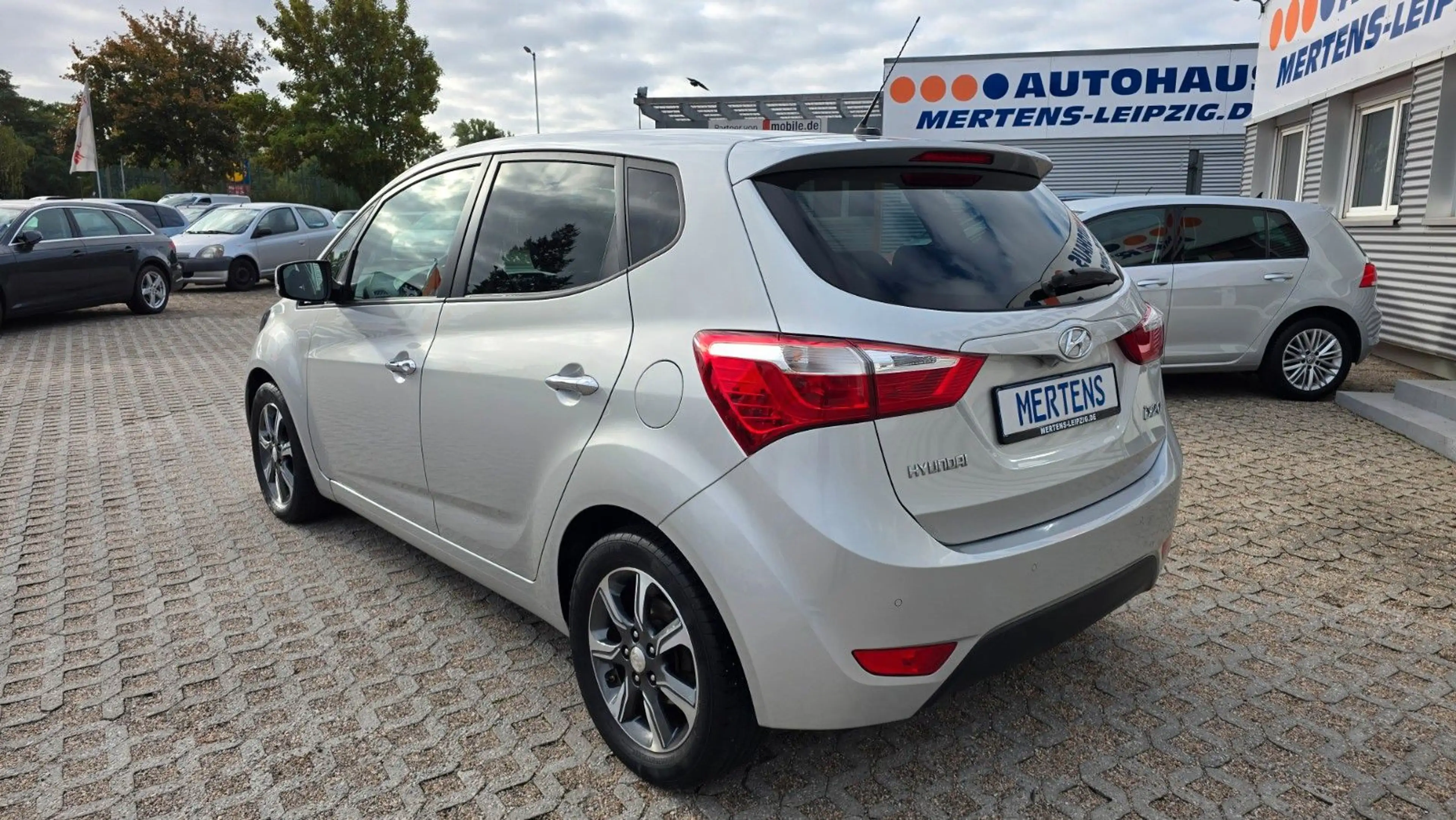 Hyundai iX20 Style Aut. Nav SHZ LRHZG PDC KAM BT Tel USB — photo 2