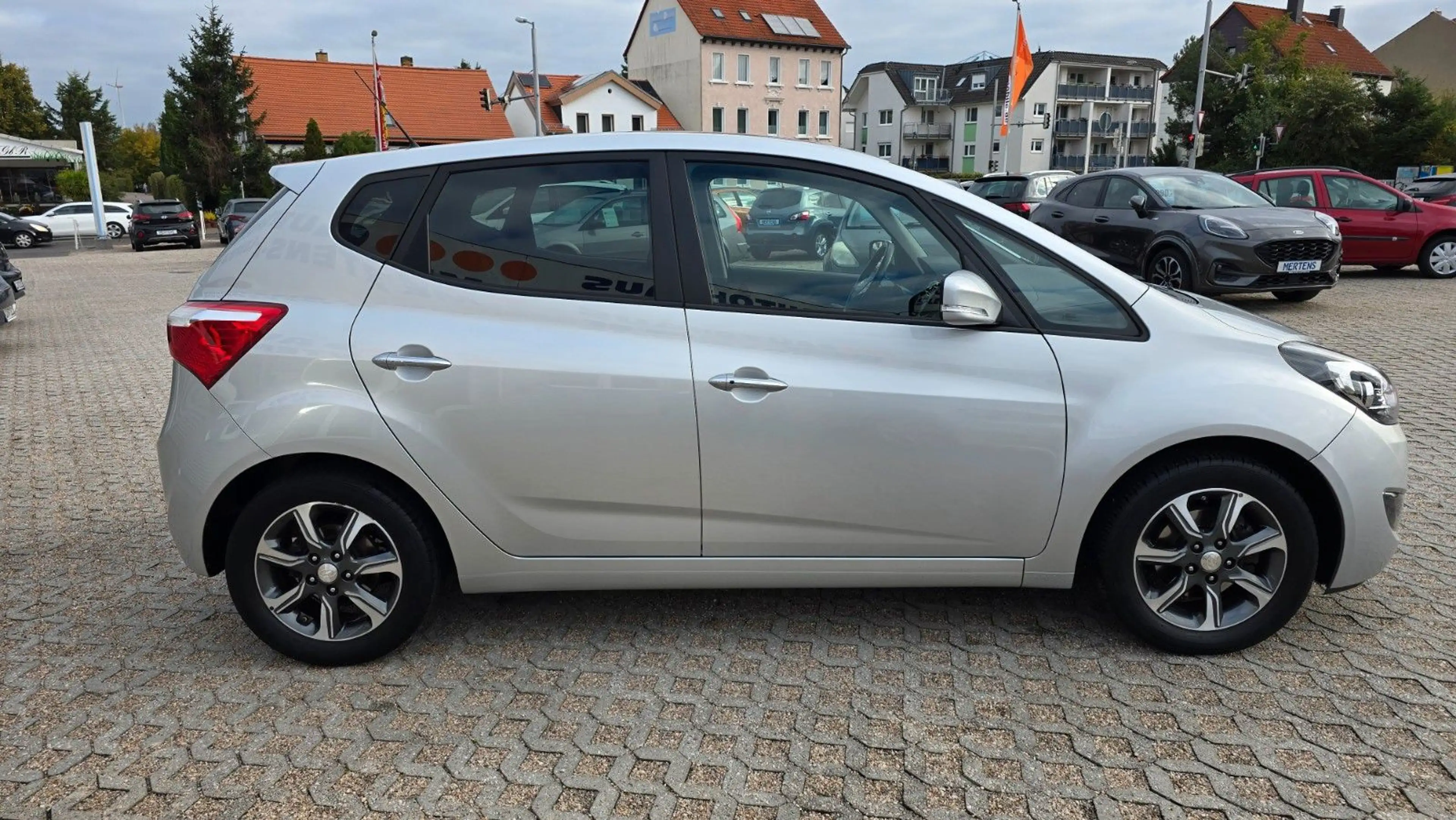 Hyundai iX20 Style Aut. Nav SHZ LRHZG PDC KAM BT Tel USB — photo 5