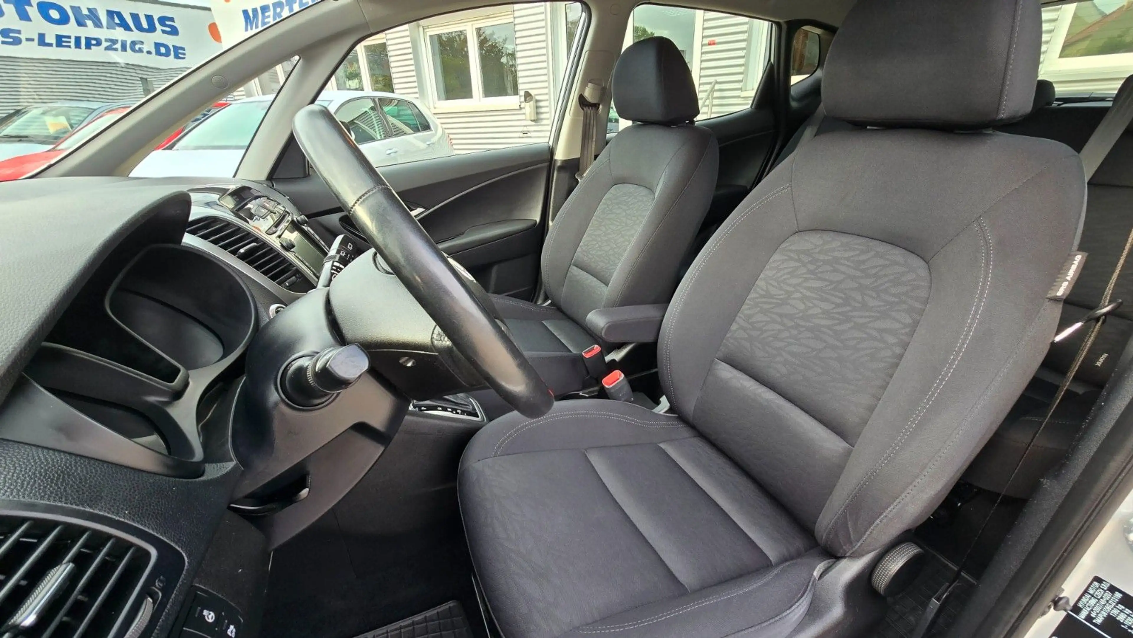 Hyundai iX20 Style Aut. Nav SHZ LRHZG PDC KAM BT Tel USB — photo 8