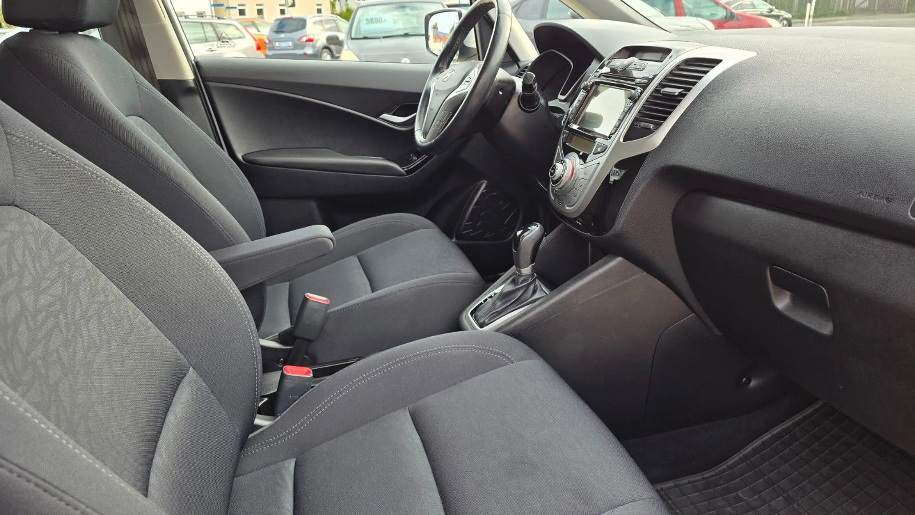 Hyundai iX20 Style Aut. Nav SHZ LRHZG PDC KAM BT Tel USB — photo 12