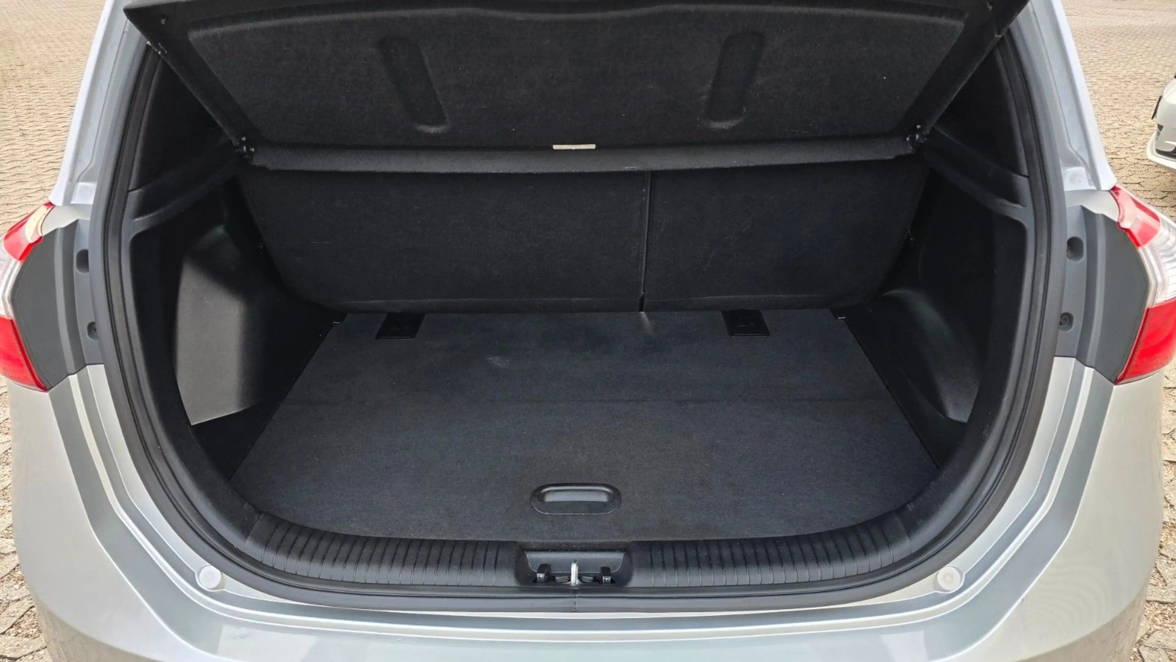 Hyundai iX20 Style Aut. Nav SHZ LRHZG PDC KAM BT Tel USB — photo 10