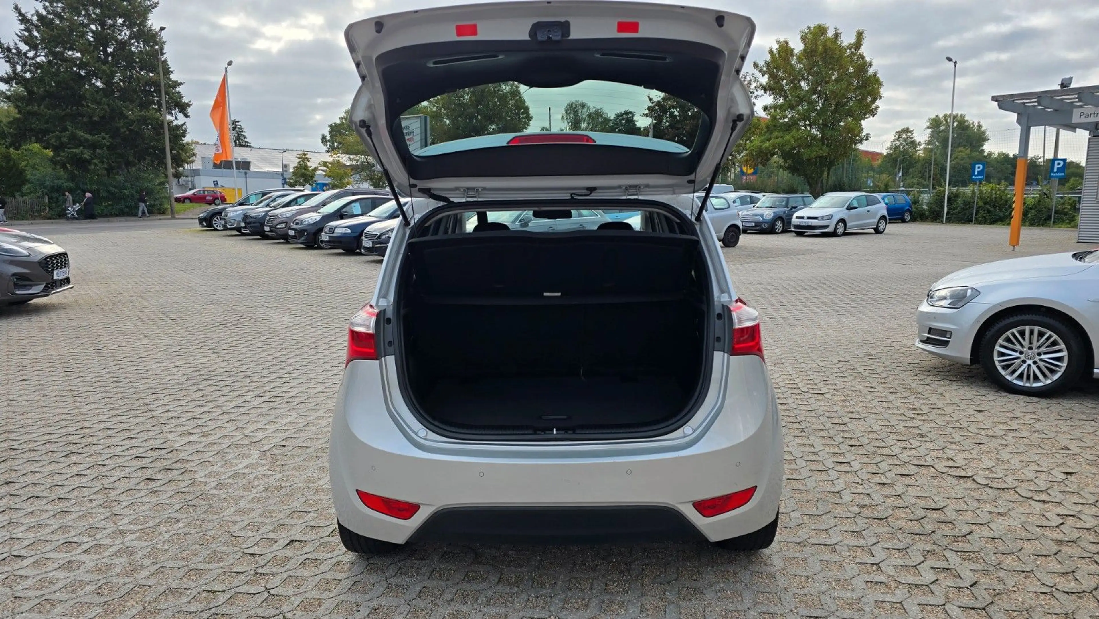 Hyundai iX20 Style Aut. Nav SHZ LRHZG PDC KAM BT Tel USB — photo 9