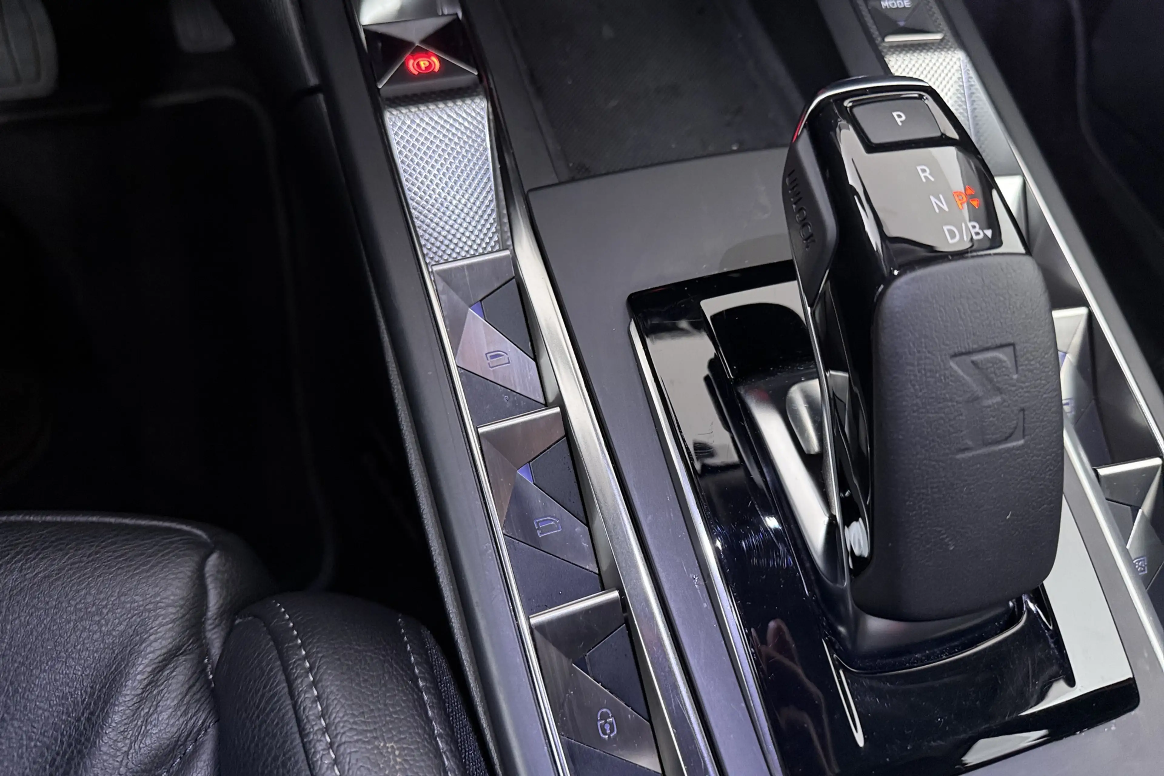 DS Automobiles DS 3 Crossback Opéra Plus 50 kWh (94% SOH) Leder 360* Camera Adap — photo 16