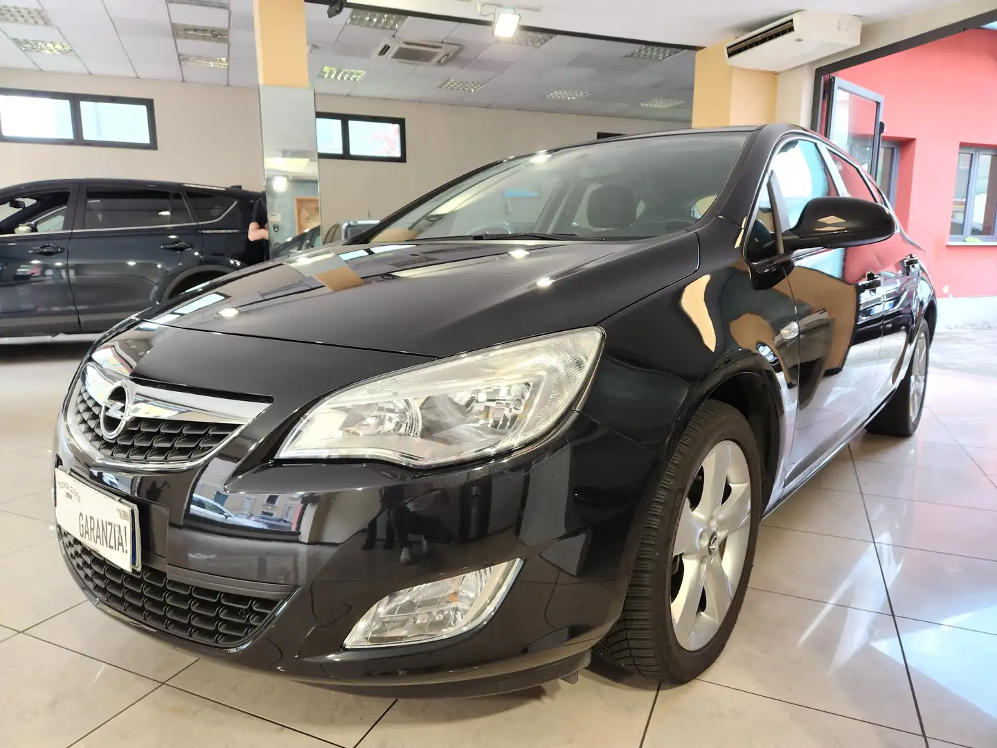 Opel Astra 5p 1.4 Elective 100cv Negro - 1