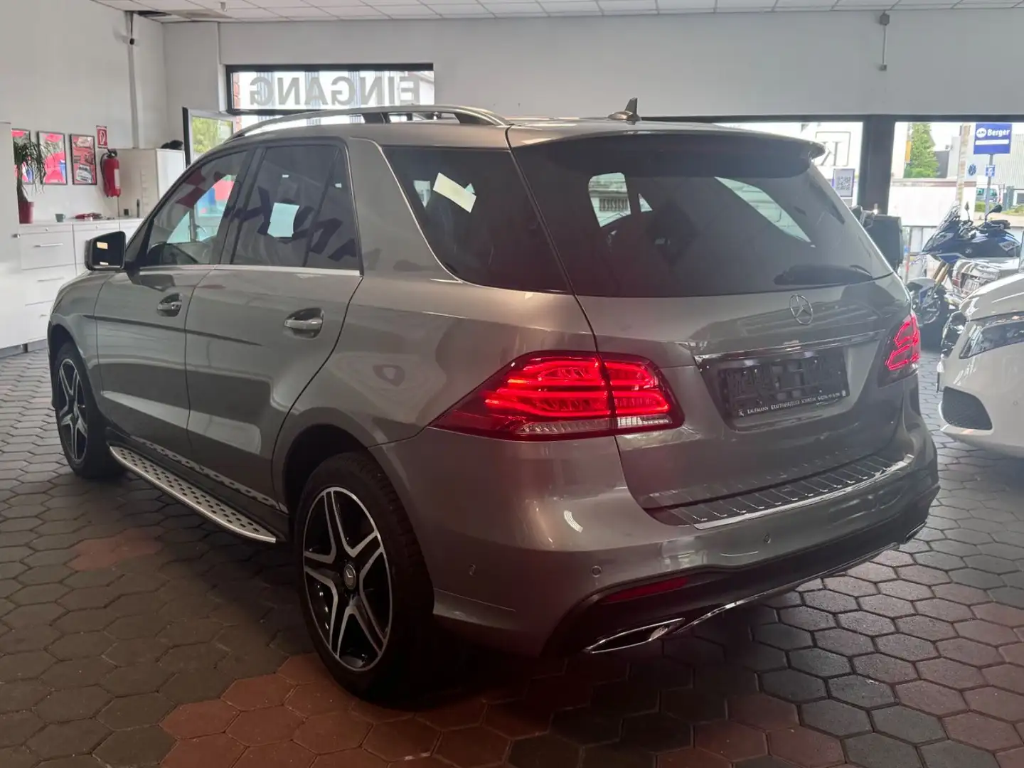 Mercedes-Benz GLE 250 d 4Matic*AMG*LED*EU6*COMAND*FULL SERVICE Argintiu - 2