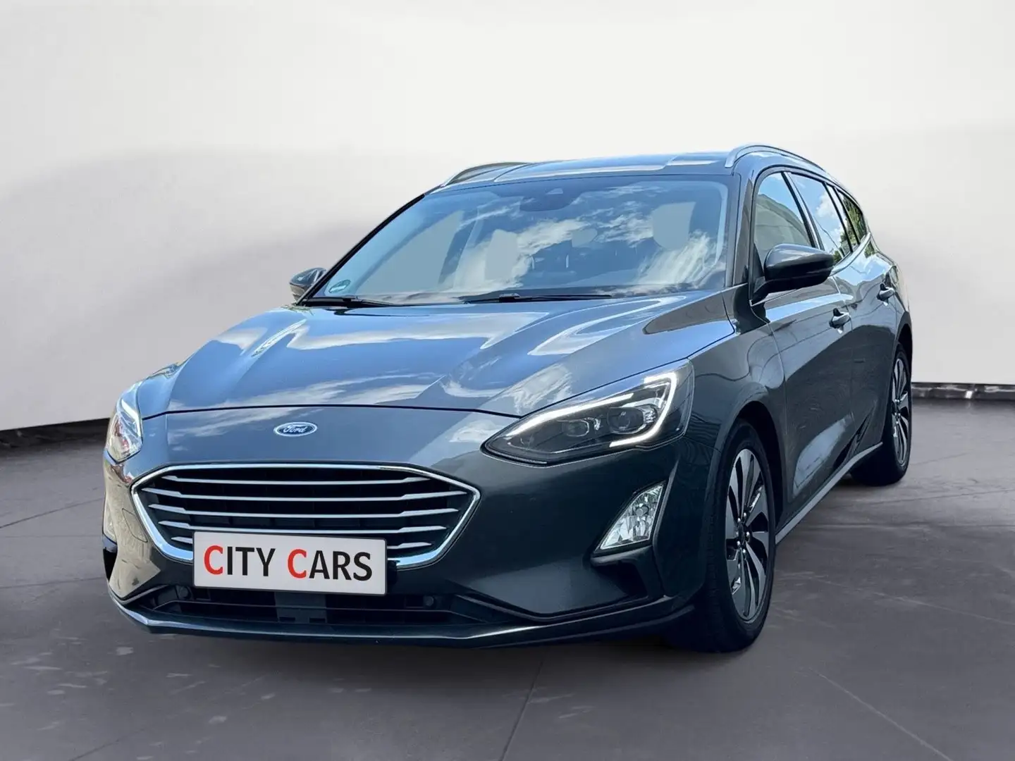 Ford Focus Turnier 1.5 Cool & Connect Navi Kamera Grijs - 1