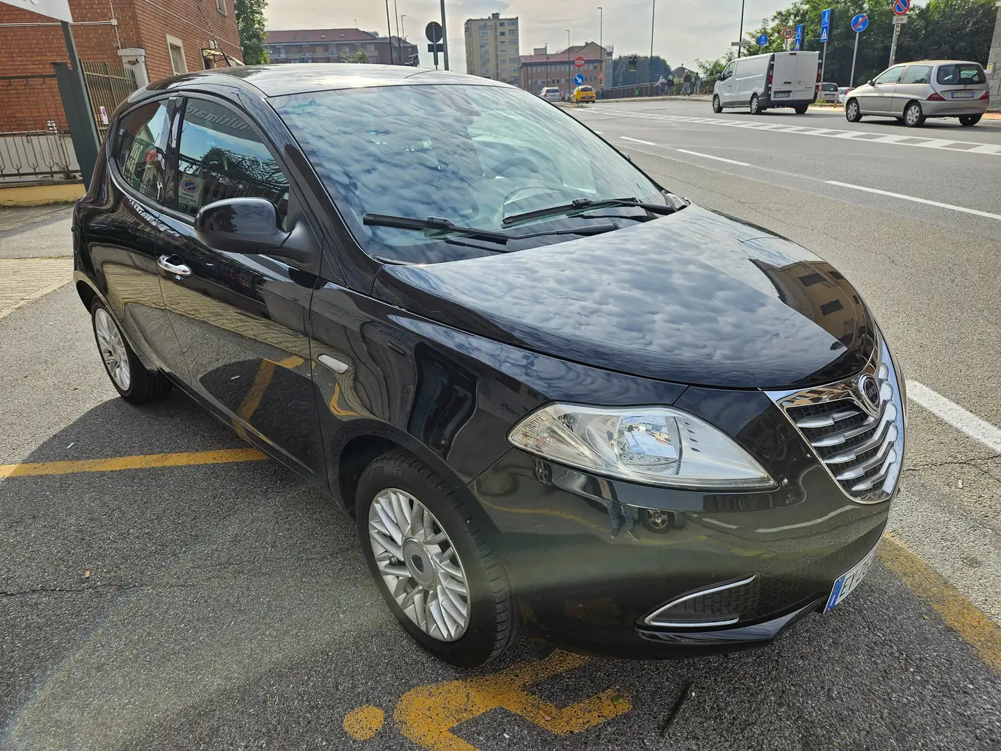Lancia Ypsilon Ypsilon III  1.2 8v Gold c/CL 69cv E6 Nero - 2