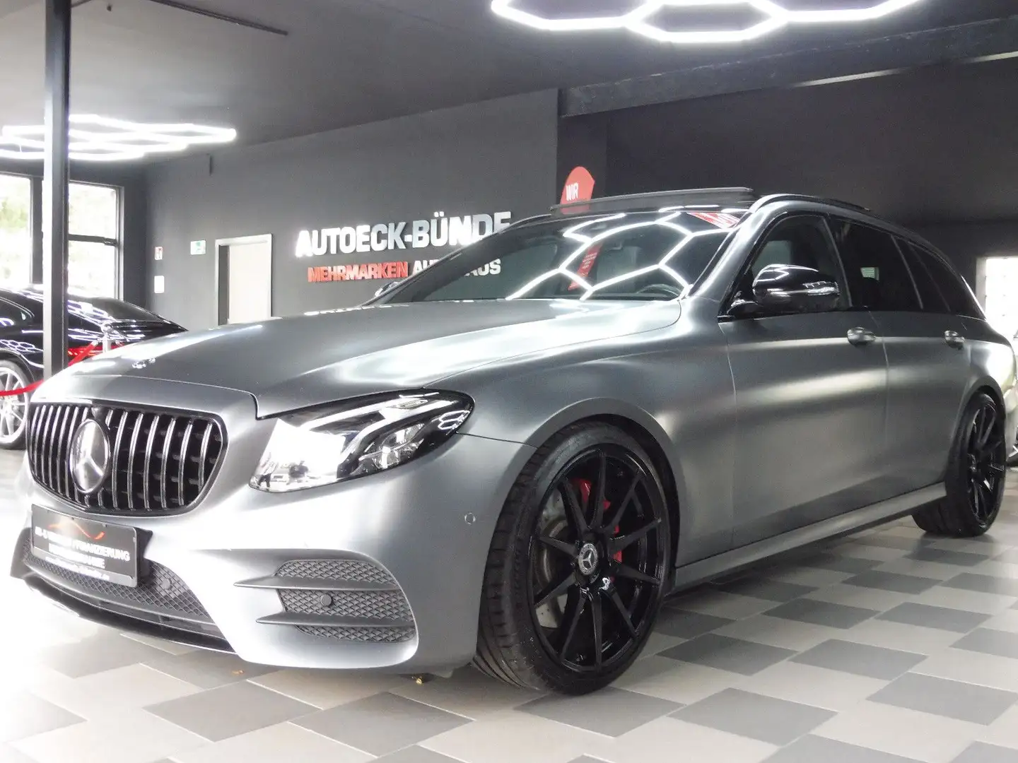 Mercedes-Benz E 400 E400 d 4Matic AMG-Style Pano/AHK/Burmester/360° Grau - 2